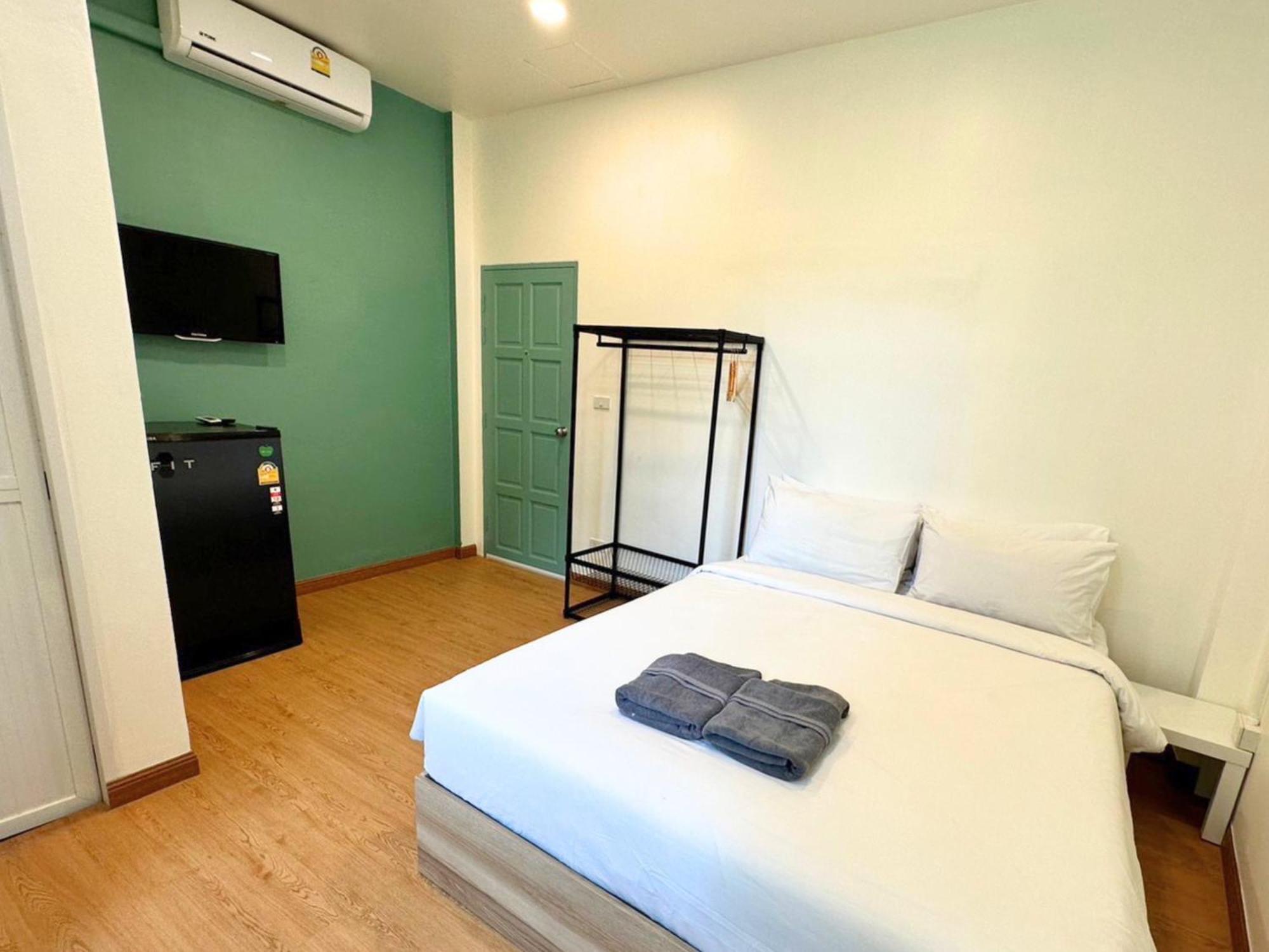 Sleepy Station Hostel Kata Beach  Exterior photo